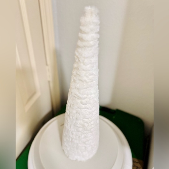 DILLARDS 17.5” Trimsetter White Fur Quilted Plush Velvet Christmas Tree - Picture 5 of 10